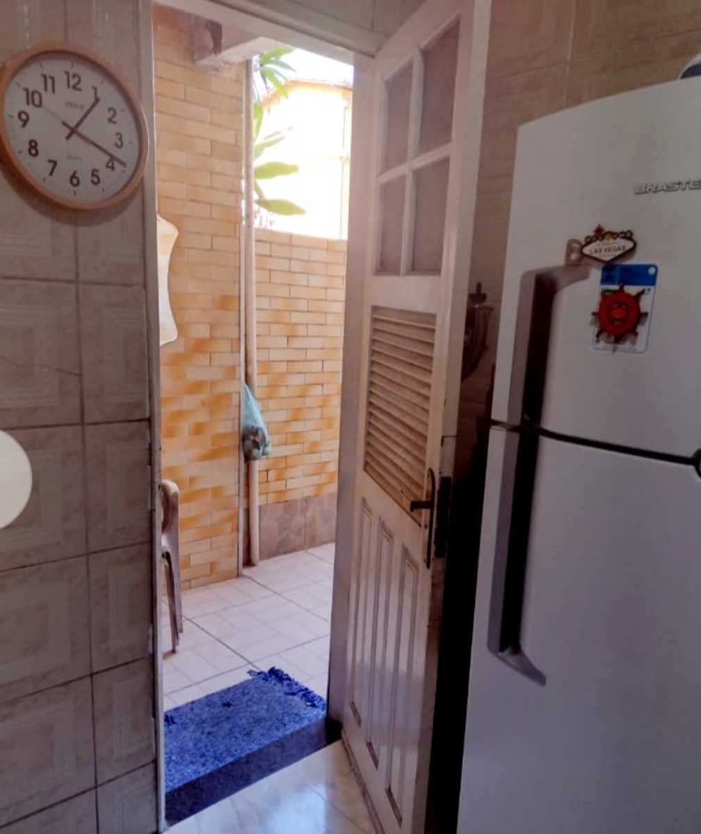 Casa à venda com 2 quartos, 80m² - Foto 17