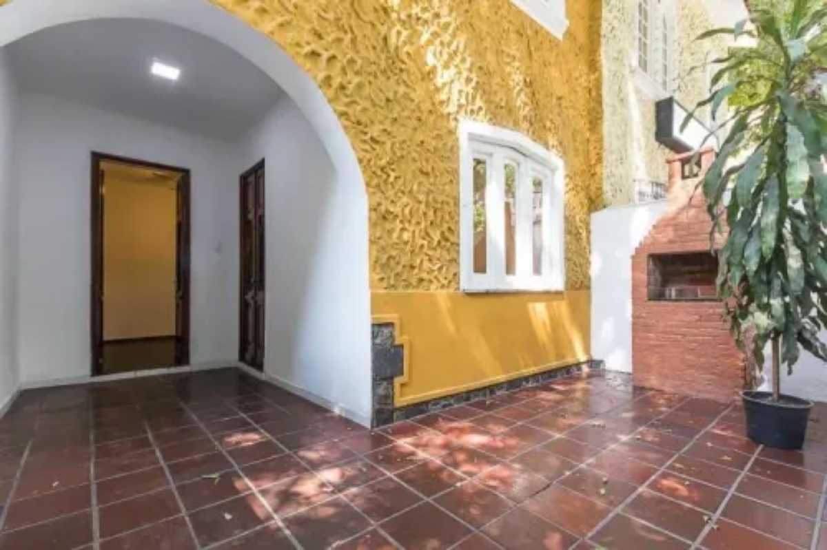 Casa à venda com 2 quartos, 145m² - Foto 2