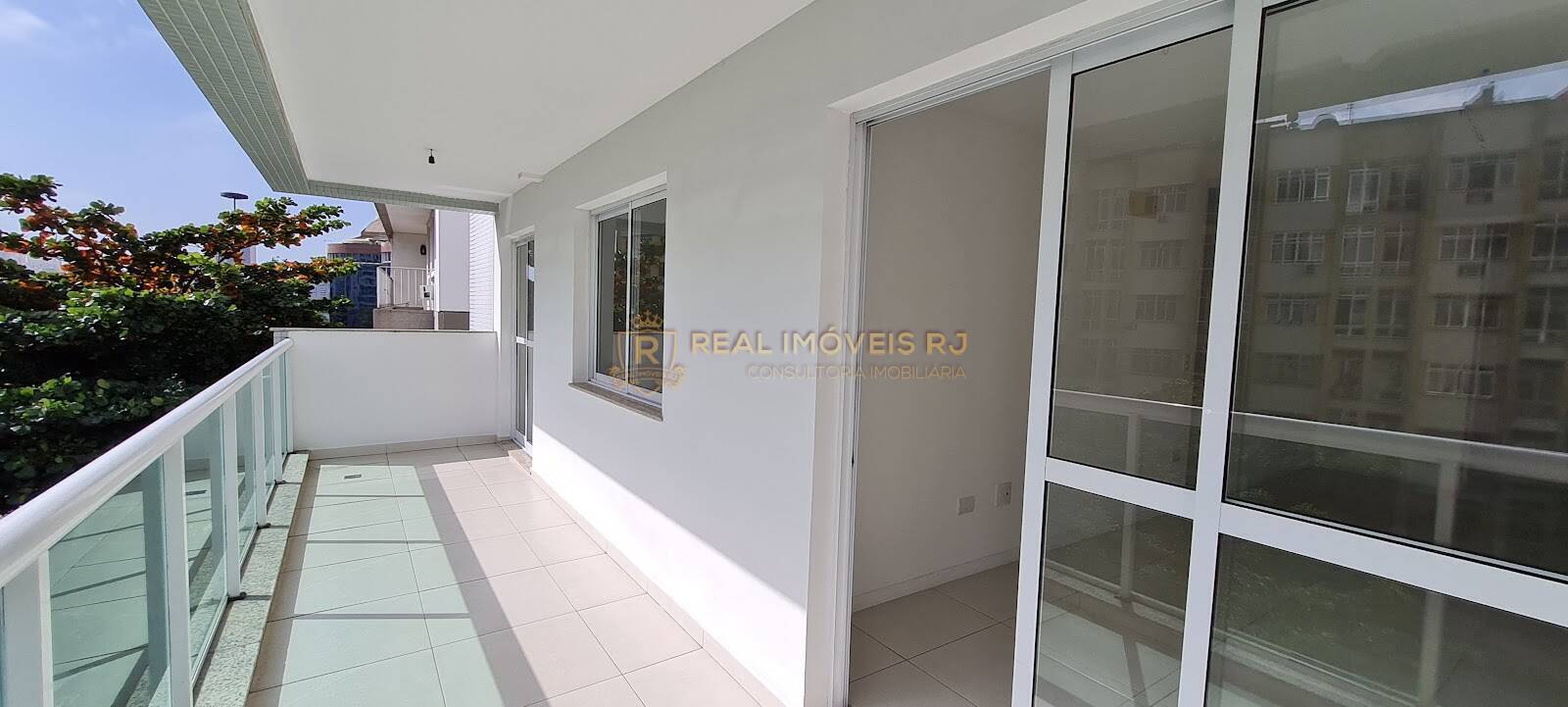 Apartamento à venda com 3 quartos, 97m² - Foto 1