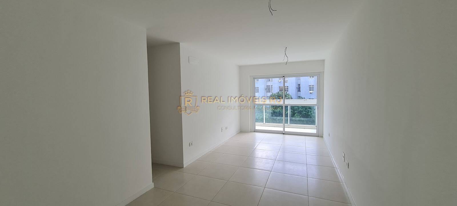 Apartamento à venda com 3 quartos, 94m² - Foto 2