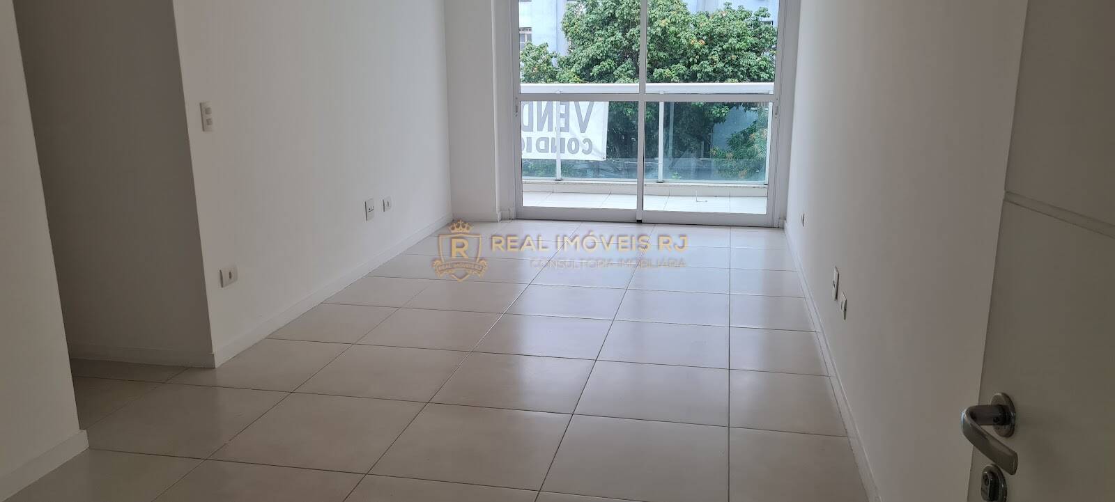 Apartamento à venda com 3 quartos, 94m² - Foto 3