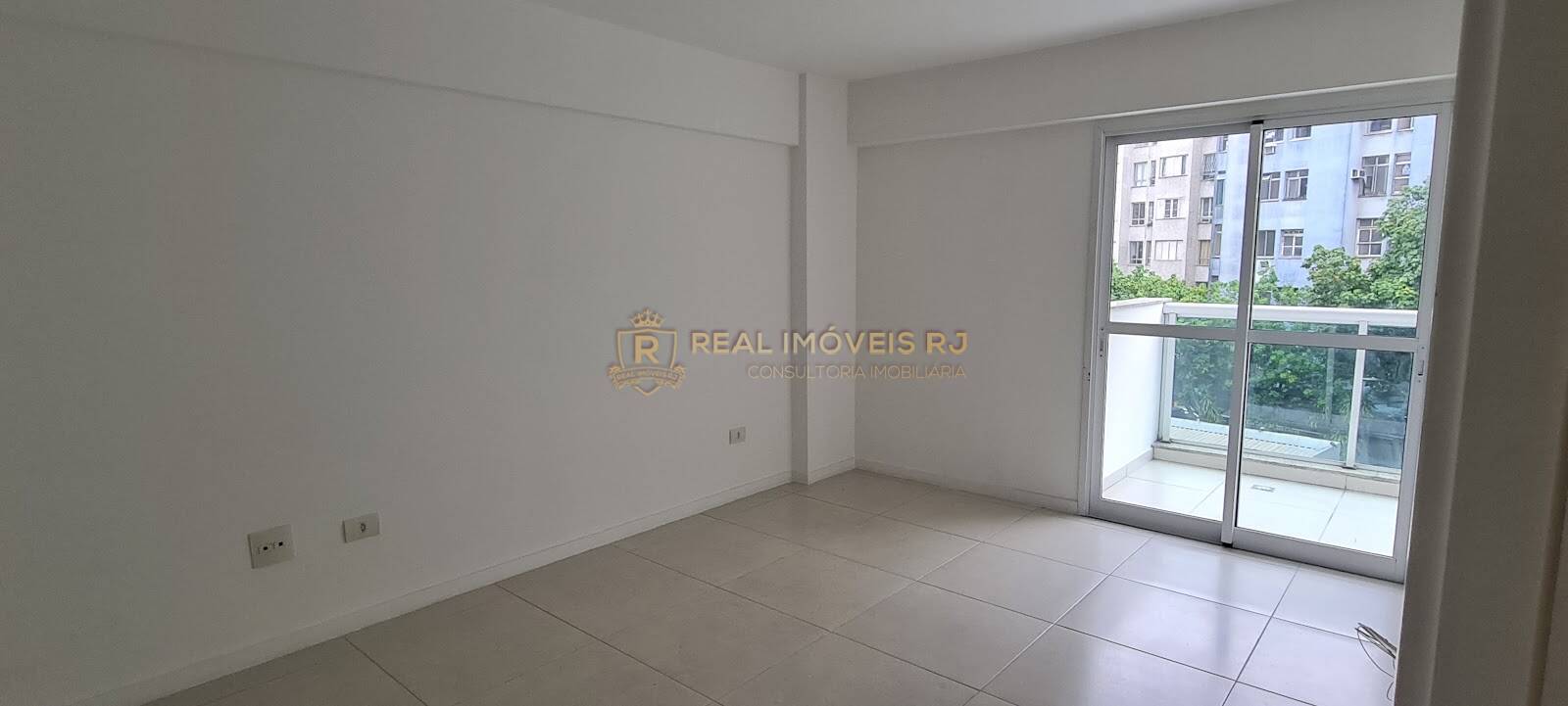 Apartamento à venda com 3 quartos, 94m² - Foto 2