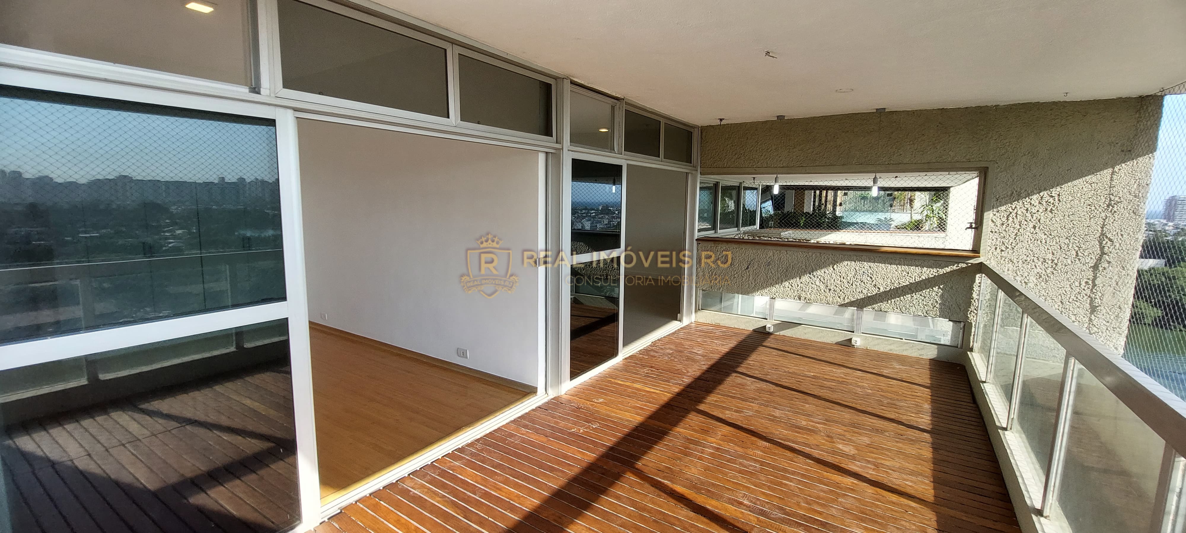 Apartamento à venda com 4 quartos, 200m² - Foto 2