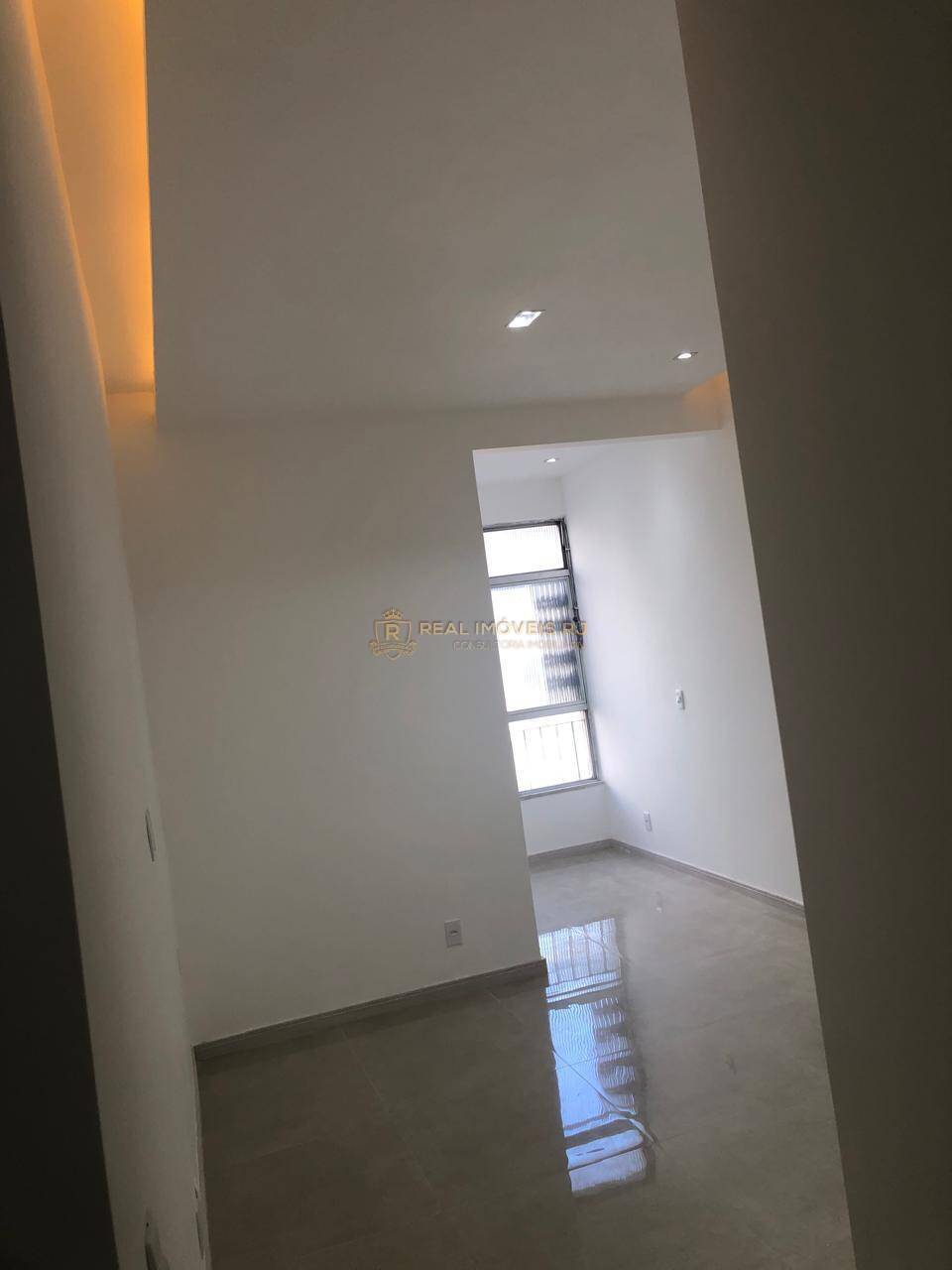 Apartamento à venda com 2 quartos, 72m² - Foto 3