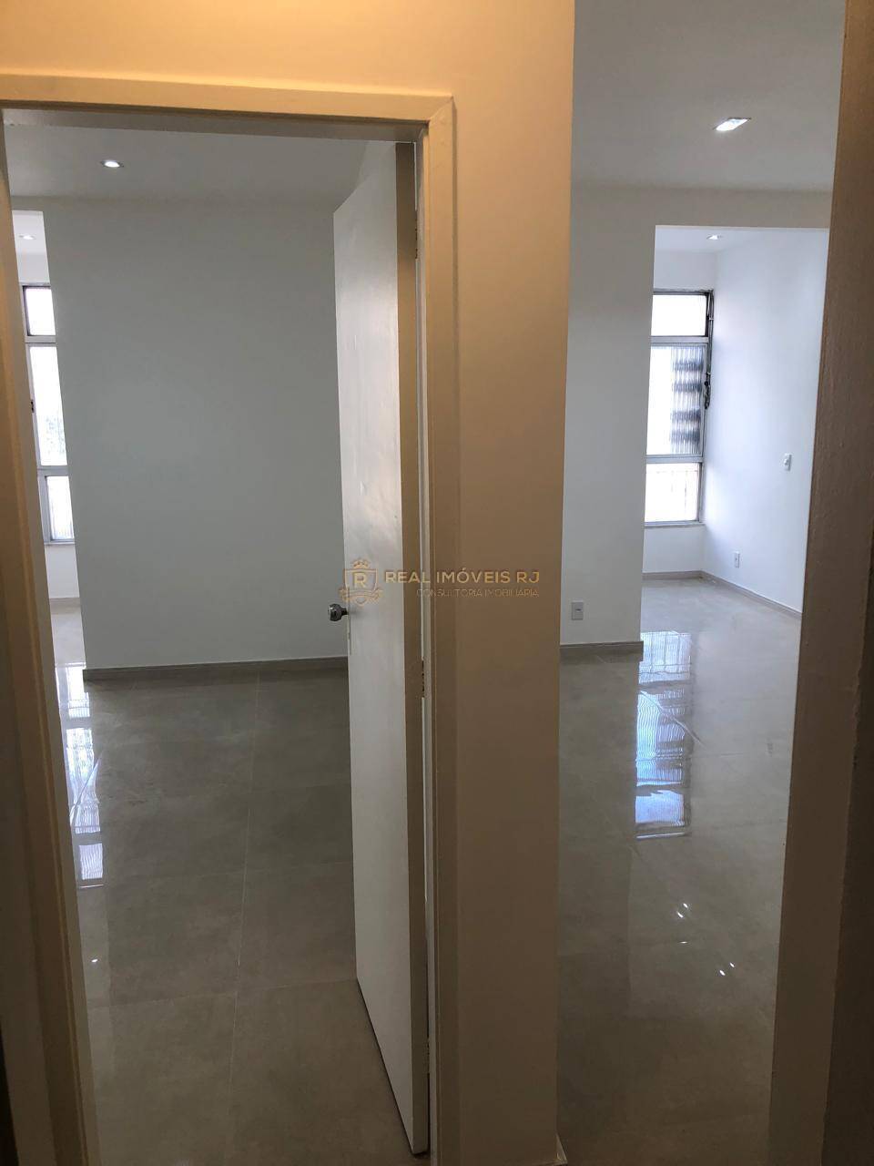 Apartamento à venda com 2 quartos, 72m² - Foto 5