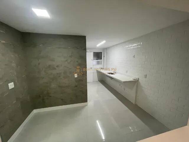 Casa à venda com 5 quartos, 226m² - Foto 7