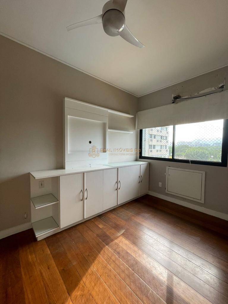 Apartamento à venda com 4 quartos, 210m² - Foto 4