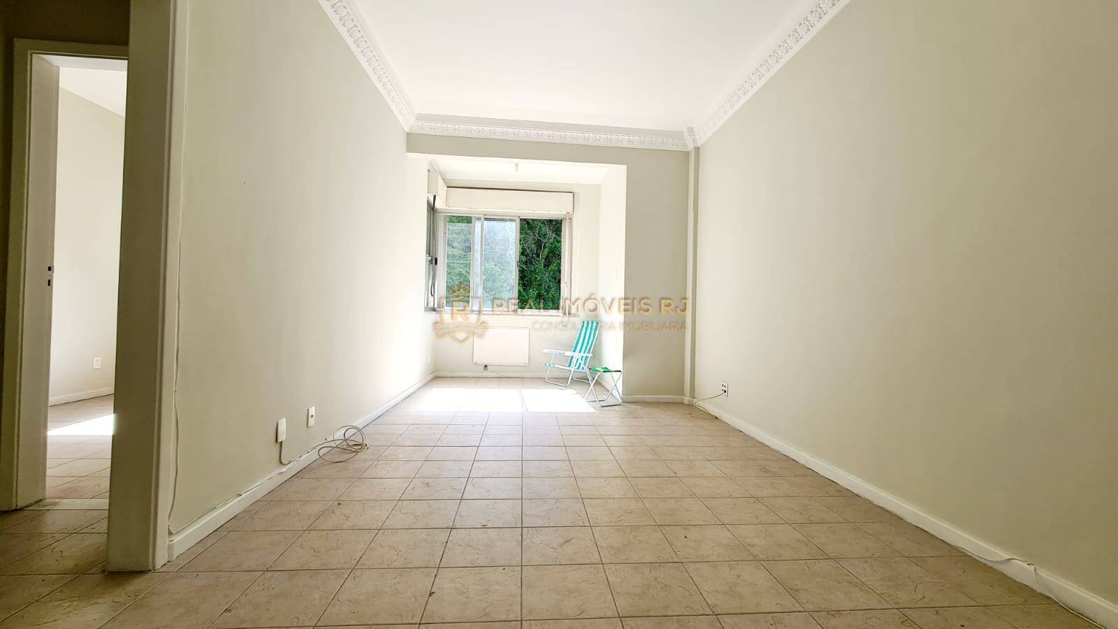 Apartamento à venda com 3 quartos, 100m² - Foto 1