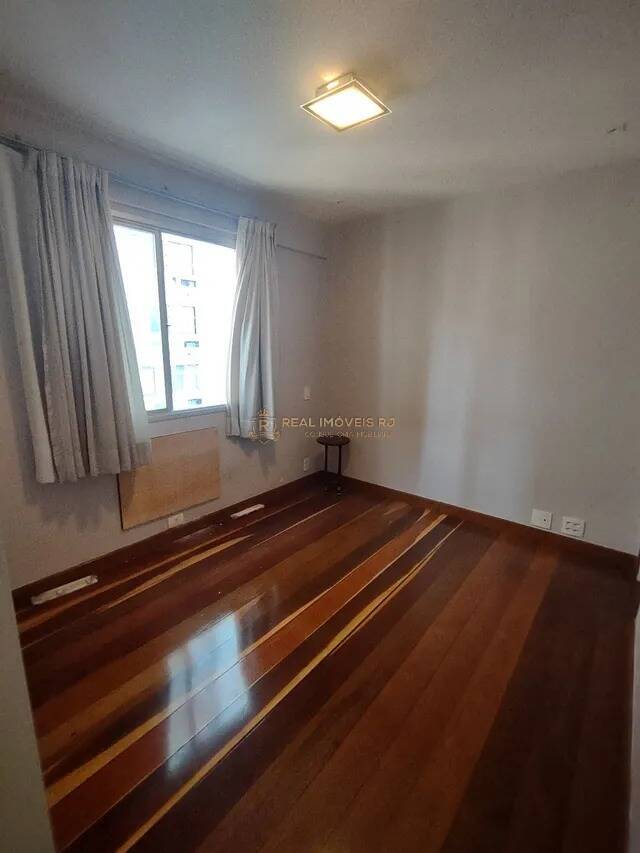 Apartamento à venda com 2 quartos, 75m² - Foto 4