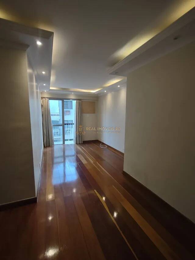 Apartamento à venda com 2 quartos, 75m² - Foto 1