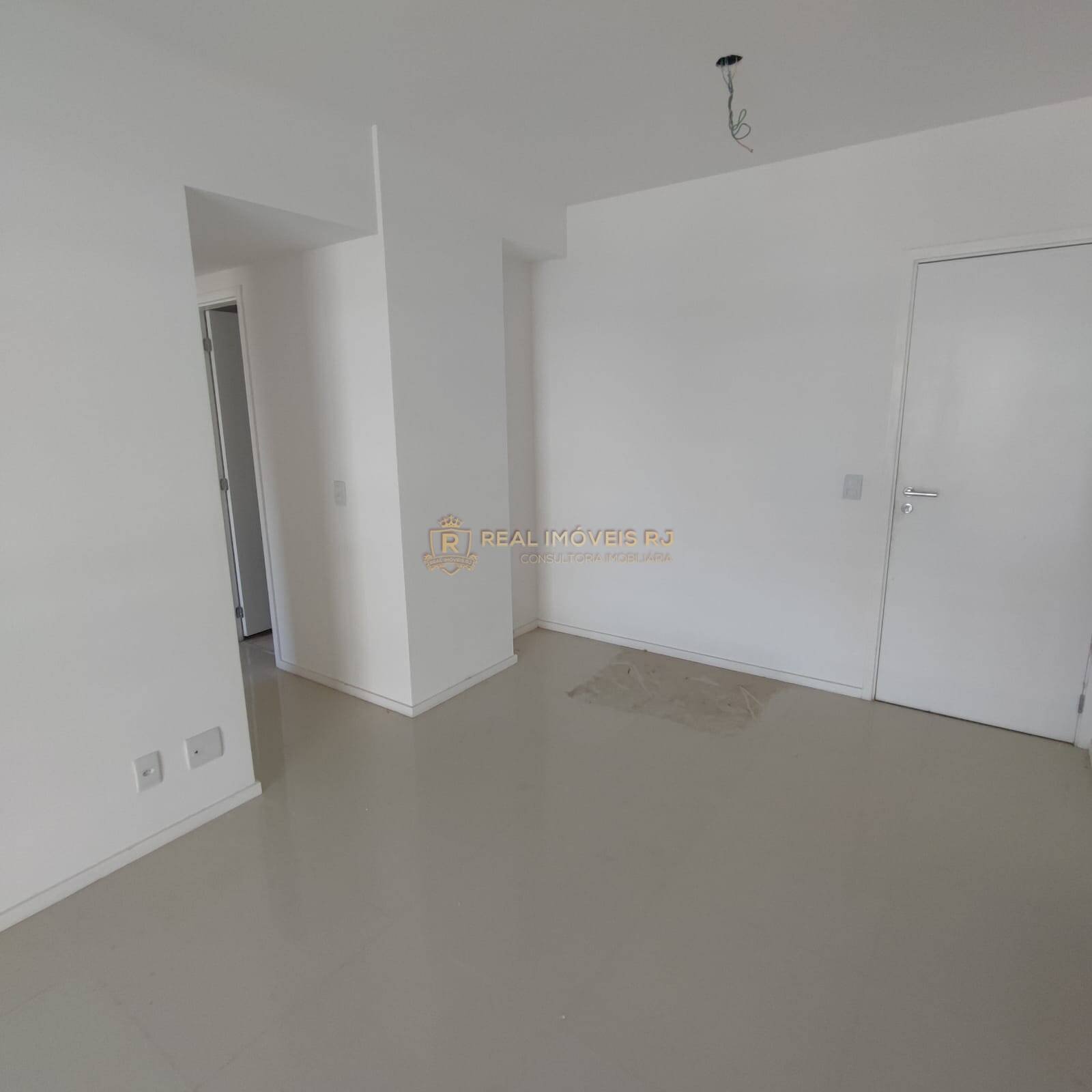 Apartamento à venda com 2 quartos, 75m² - Foto 2