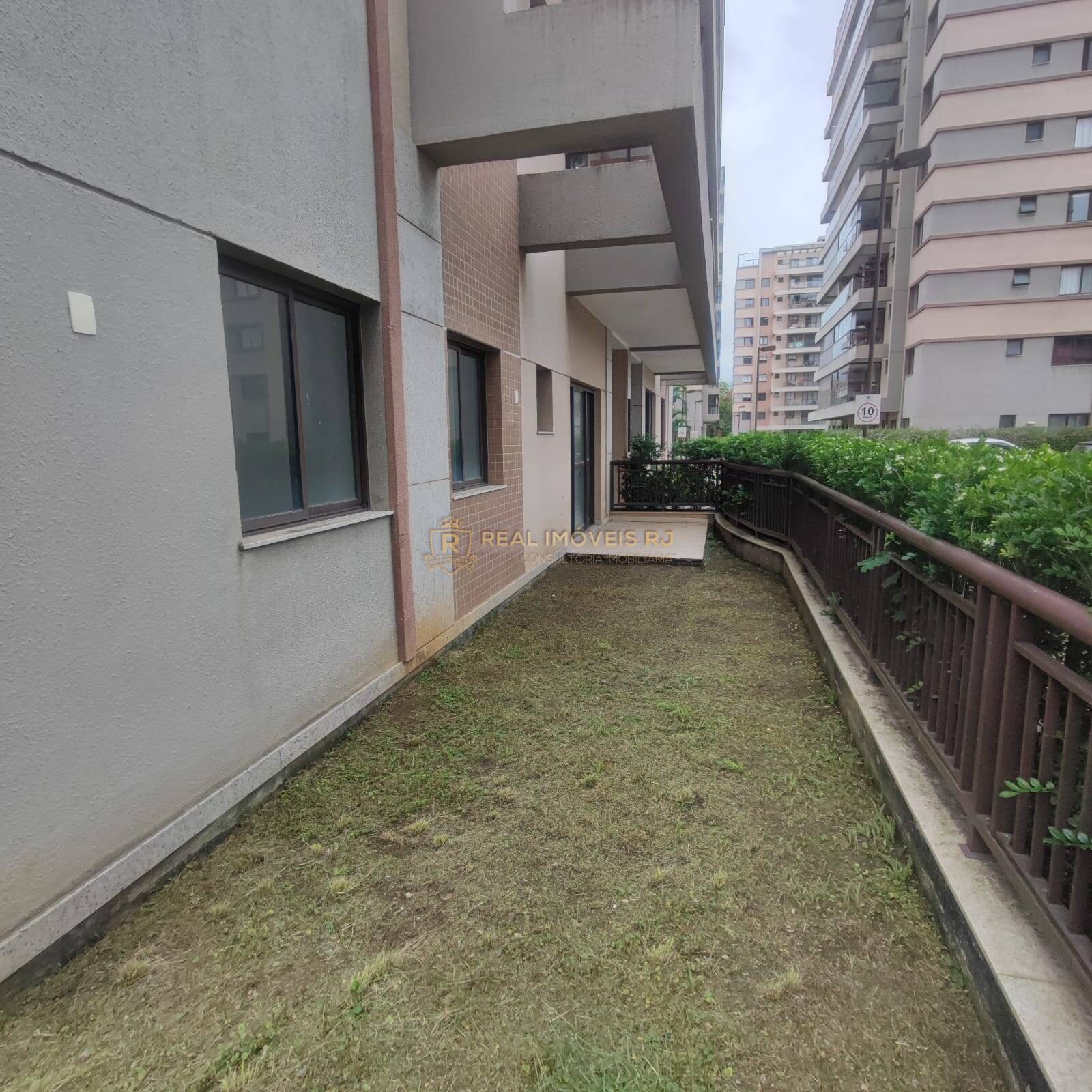 Apartamento à venda com 3 quartos, 150m² - Foto 2