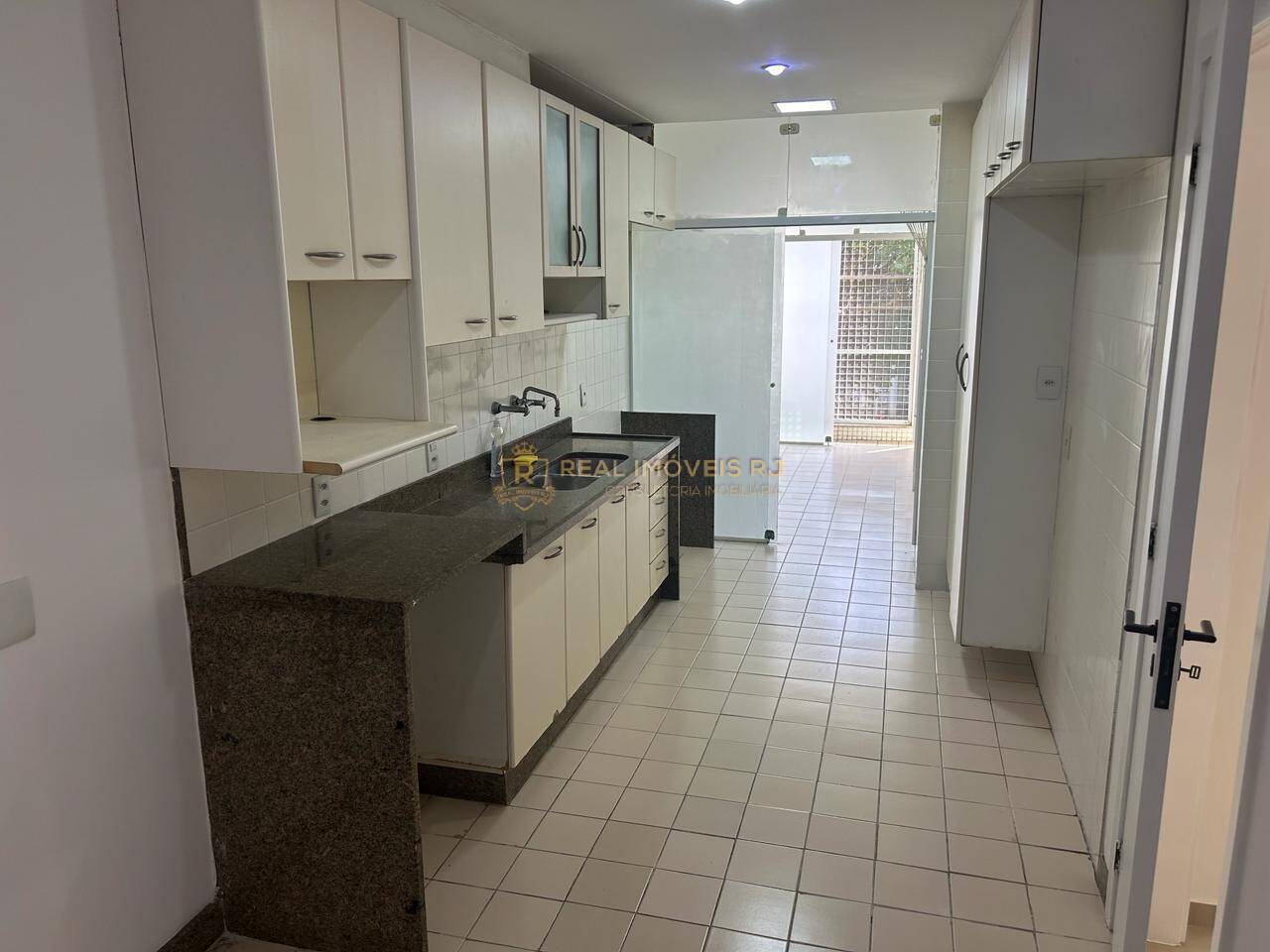 Apartamento à venda com 4 quartos, 210m² - Foto 9