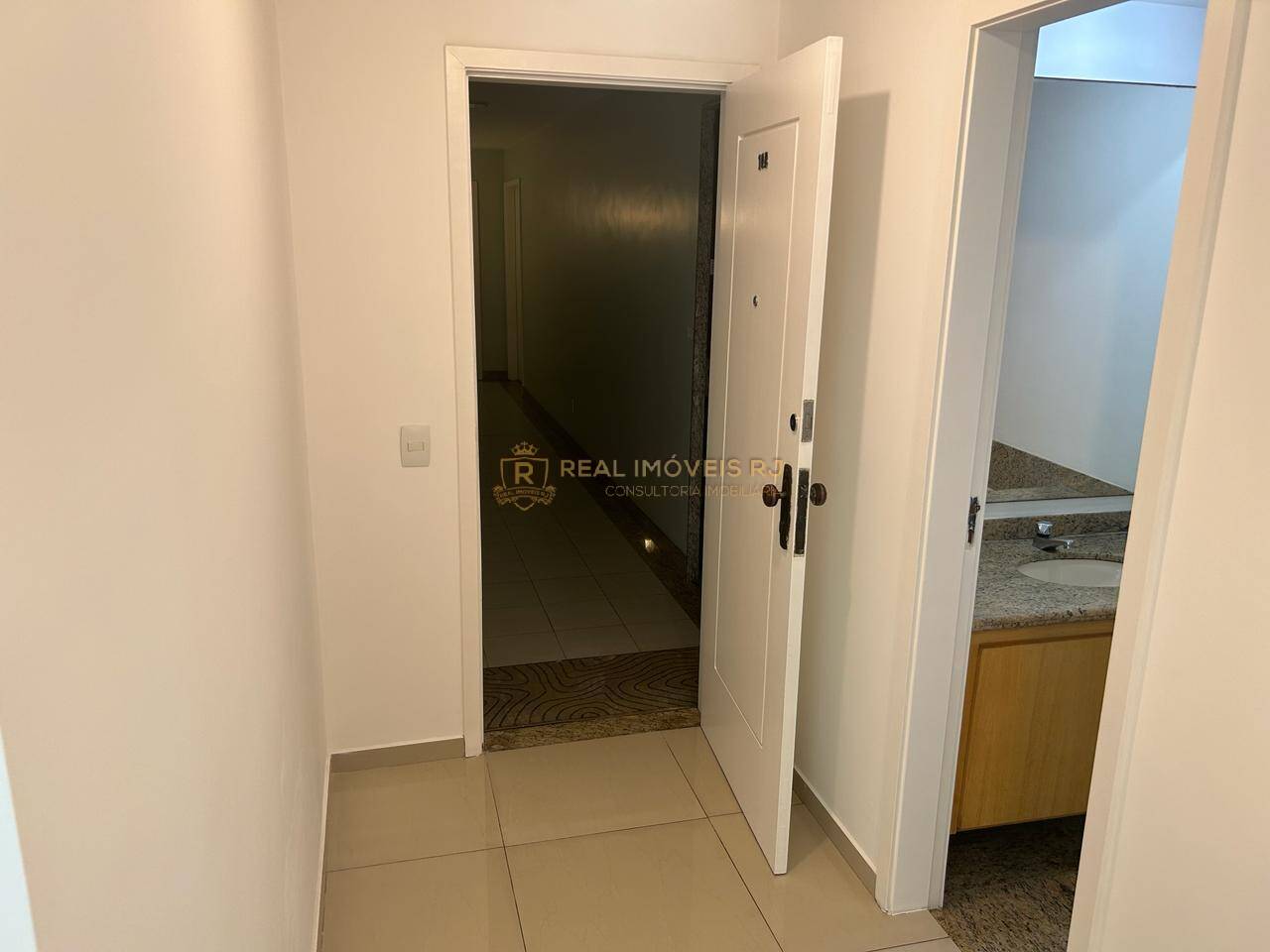 Apartamento à venda com 4 quartos, 210m² - Foto 17