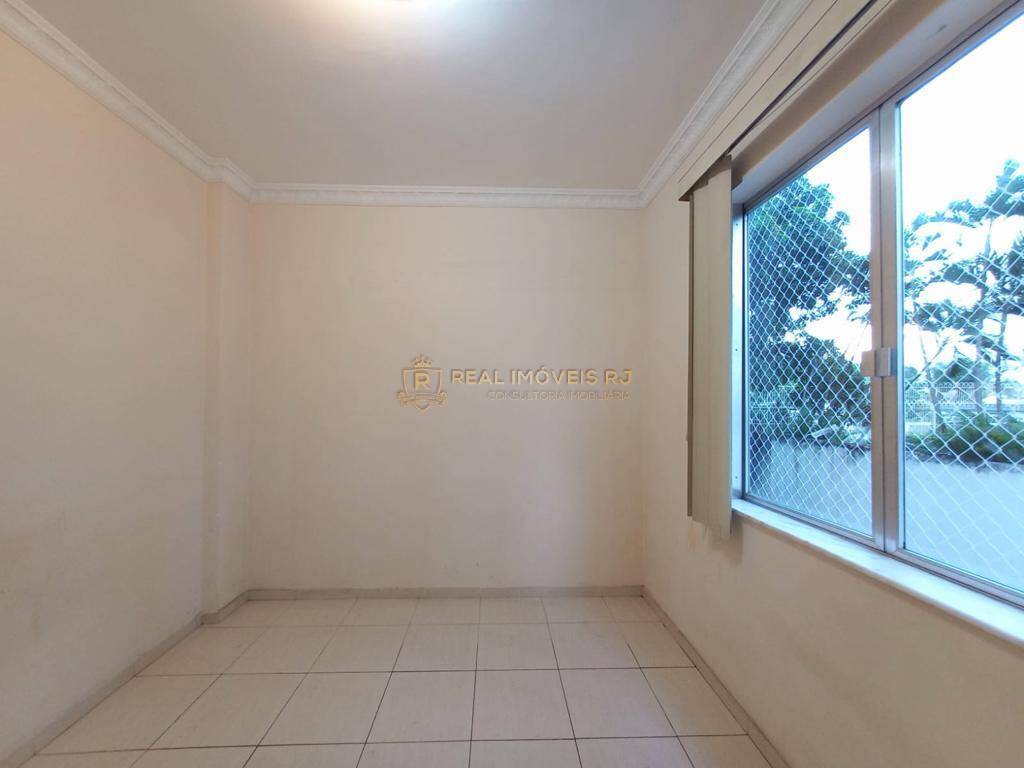 Apartamento à venda com 2 quartos, 70m² - Foto 3