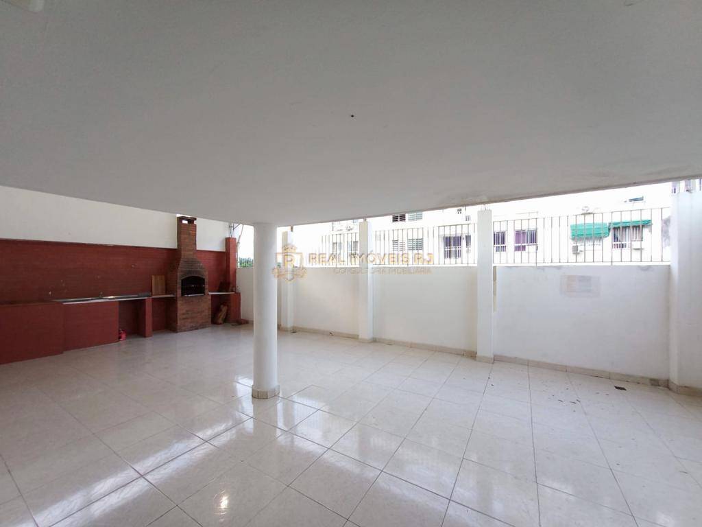 Apartamento à venda com 2 quartos, 70m² - Foto 2