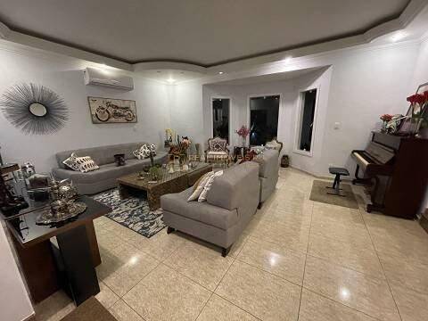 Casa à venda com 4 quartos, 560m² - Foto 2