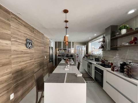 Casa à venda com 4 quartos, 560m² - Foto 4