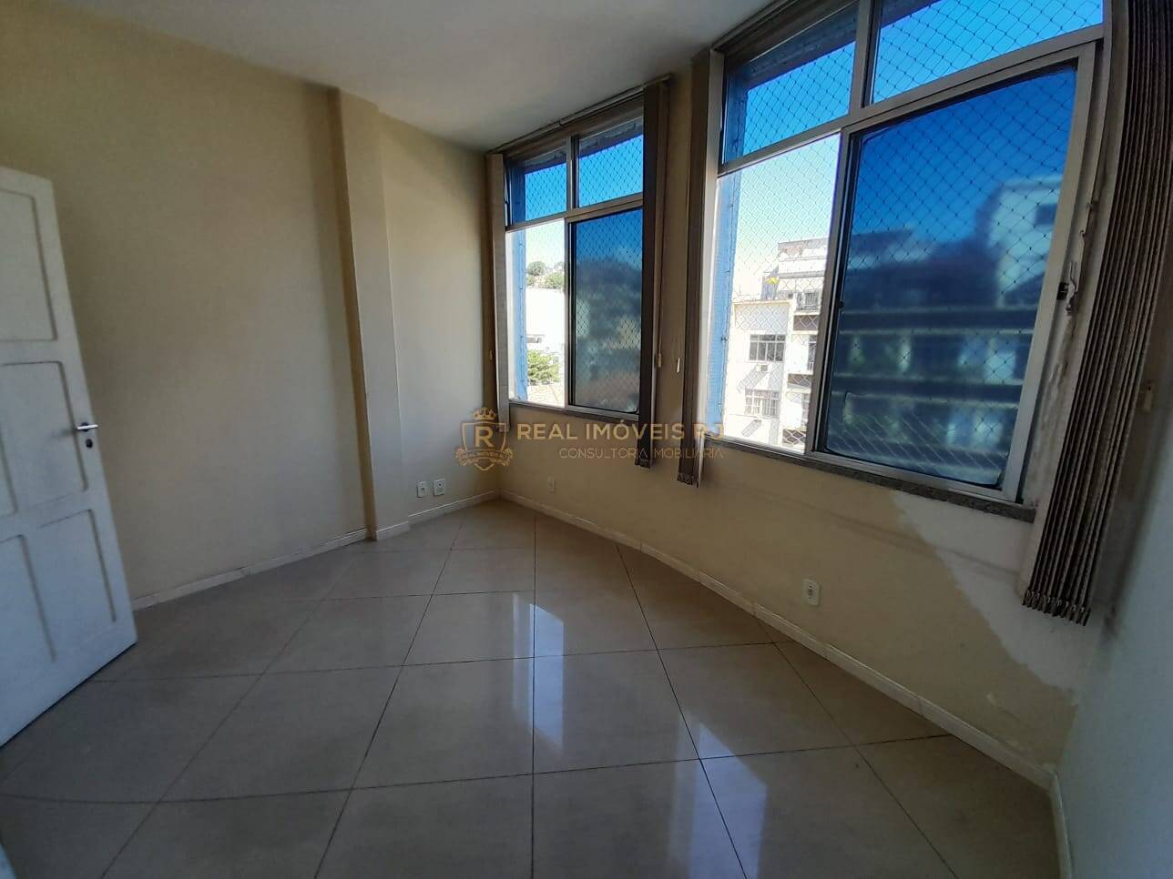 Apartamento à venda com 2 quartos, 71m² - Foto 1