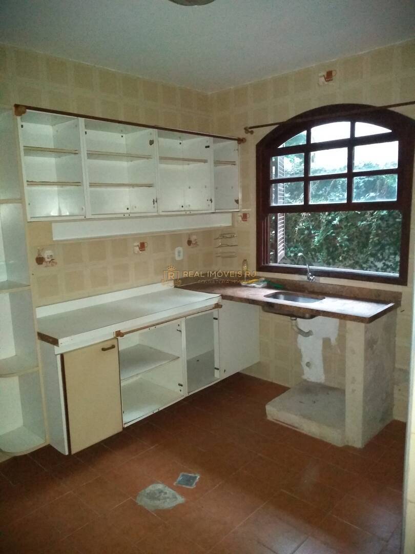 Casa à venda com 3 quartos, 220m² - Foto 10