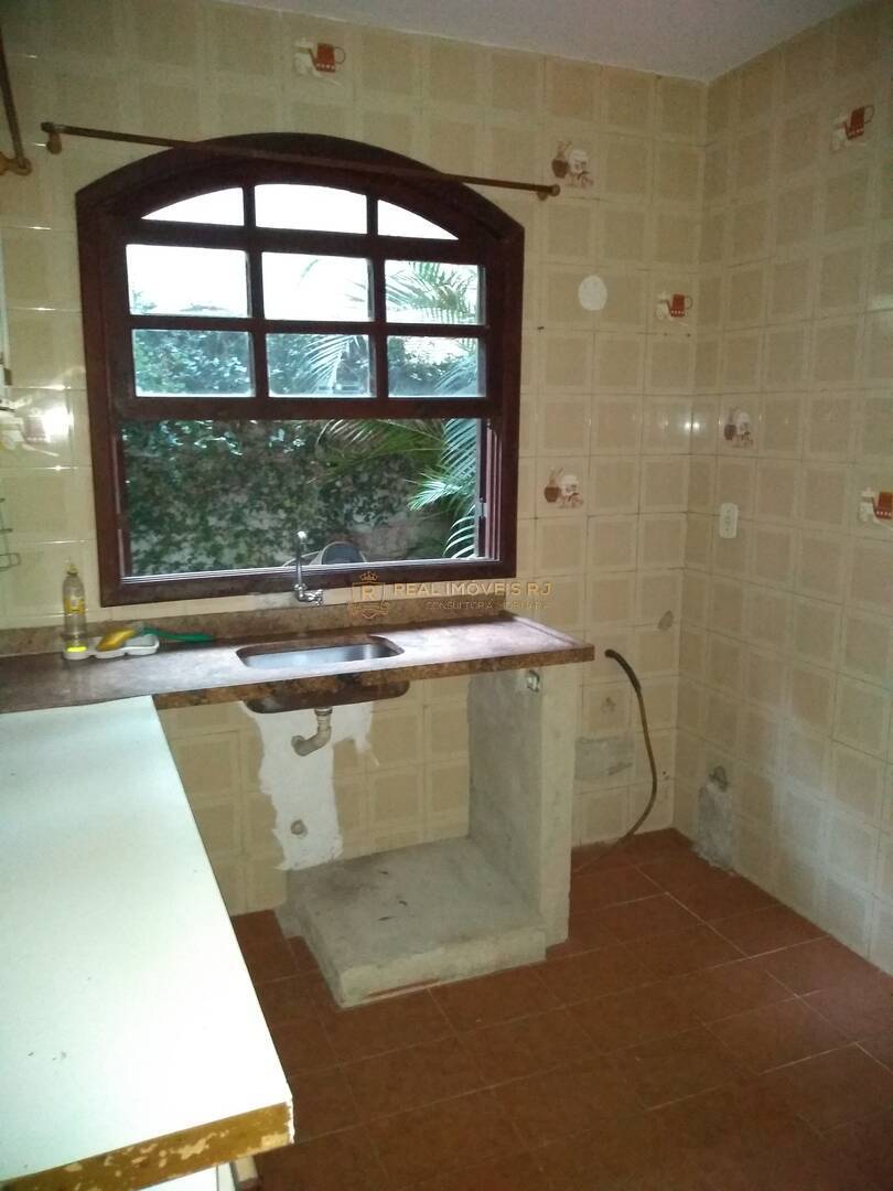 Casa à venda com 3 quartos, 220m² - Foto 11