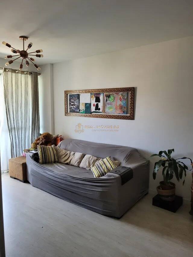 Apartamento à venda com 2 quartos, 77m² - Foto 2