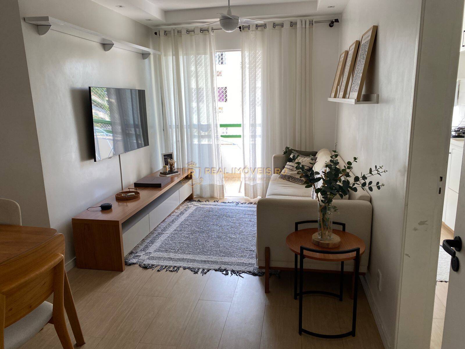 Apartamento à venda com 2 quartos, 64m² - Foto 1