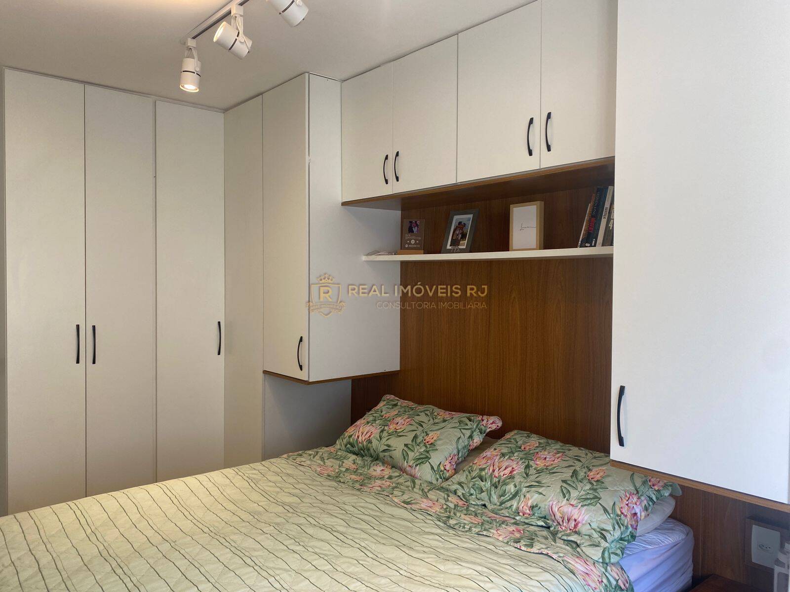 Apartamento à venda com 2 quartos, 64m² - Foto 21