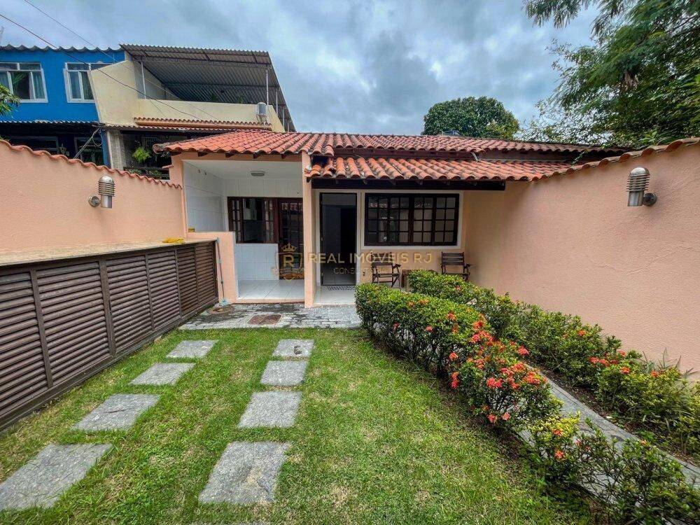 Casa à venda com 3 quartos, 119m² - Foto 1