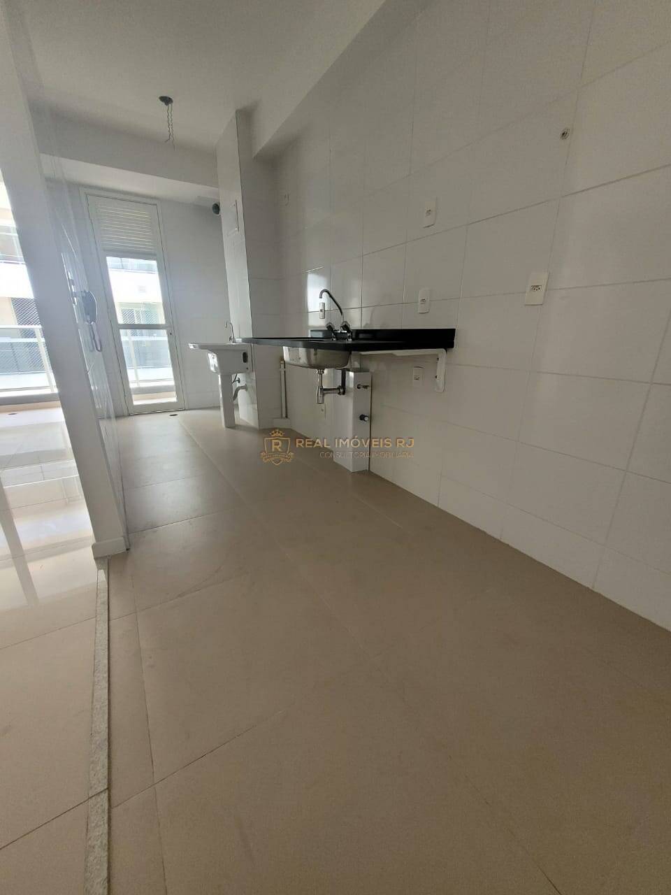 Apartamento à venda com 2 quartos, 70m² - Foto 3