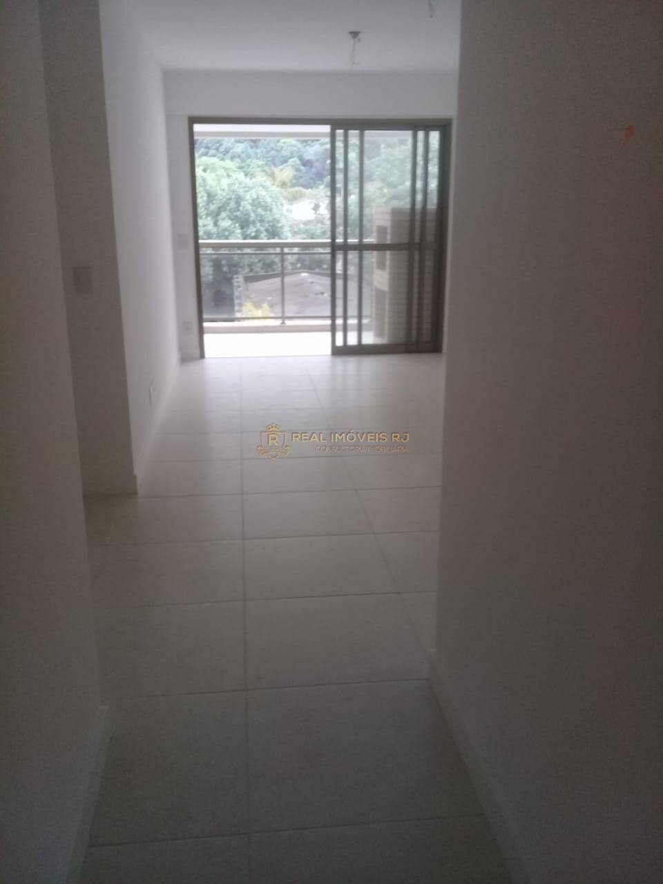 Apartamento à venda com 2 quartos, 85m² - Foto 2