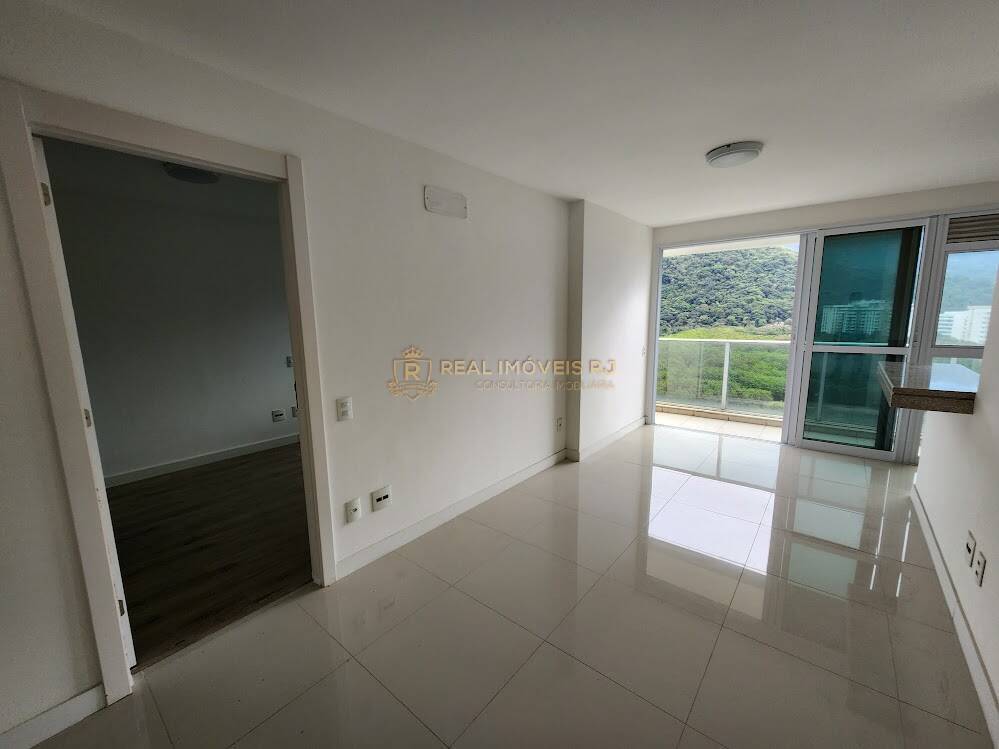 Apartamento à venda com 2 quartos, 79m² - Foto 2