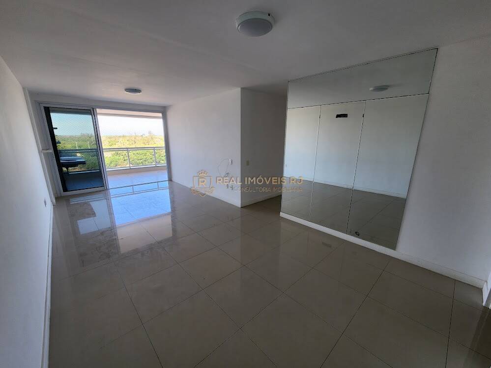 Apartamento à venda com 3 quartos, 110m² - Foto 2