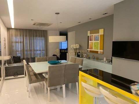 Apartamento à venda com 4 quartos, 240m² - Foto 1