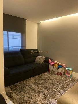 Apartamento à venda com 4 quartos, 240m² - Foto 2