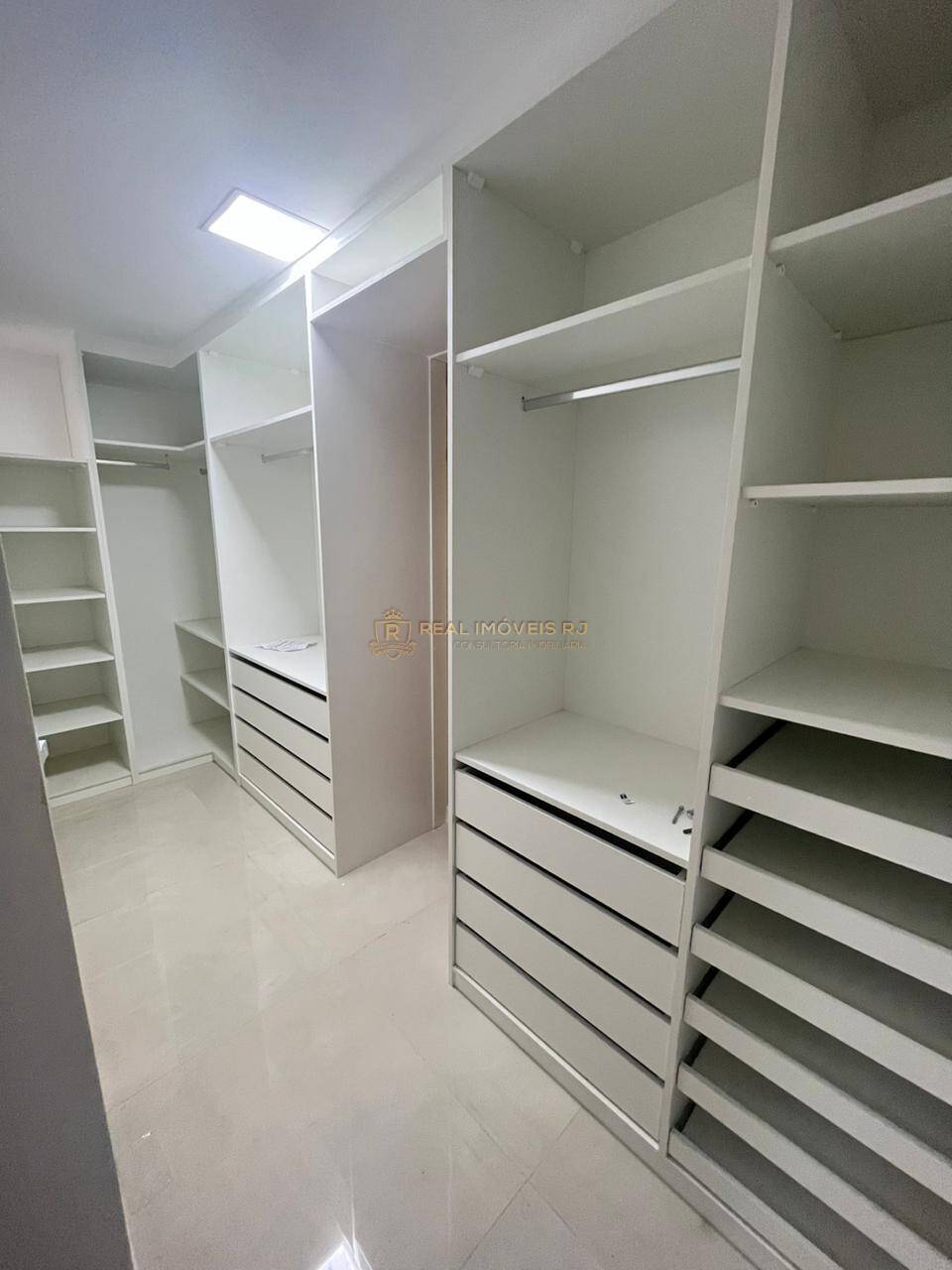 Casa à venda com 3 quartos, 370m² - Foto 14