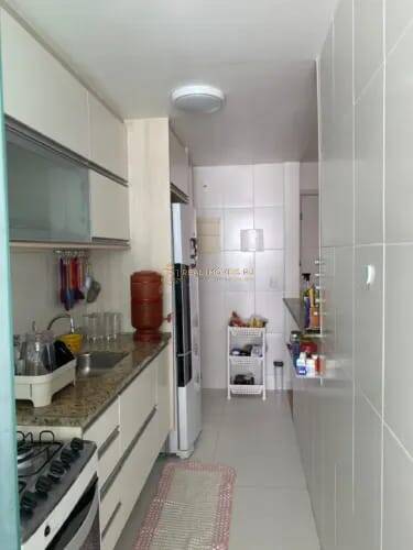 Apartamento à venda com 2 quartos, 70m² - Foto 2