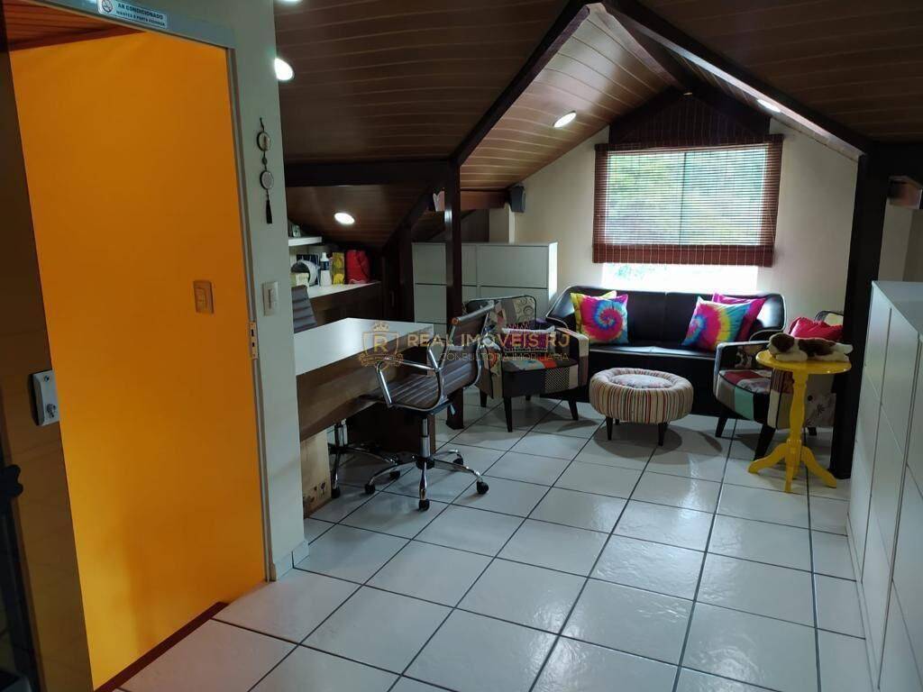 Casa à venda com 3 quartos, 200m² - Foto 11