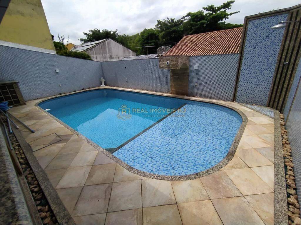 Casa à venda com 3 quartos, 200m² - Foto 14