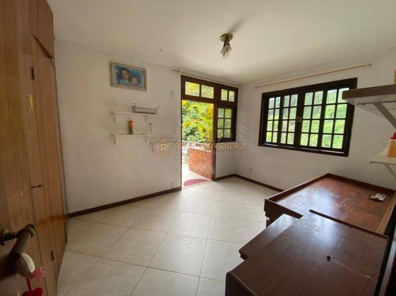 Casa à venda com 3 quartos, 300m² - Foto 15