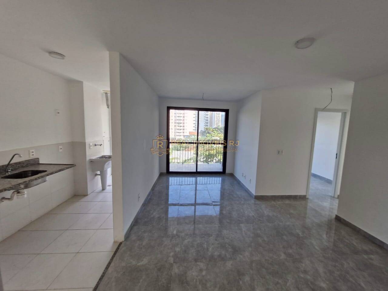 Apartamento à venda com 2 quartos, 85m² - Foto 2