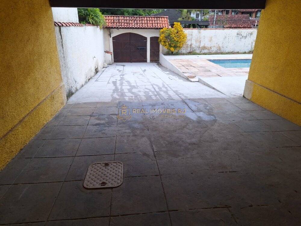 Casa à venda com 4 quartos, 350m² - Foto 2