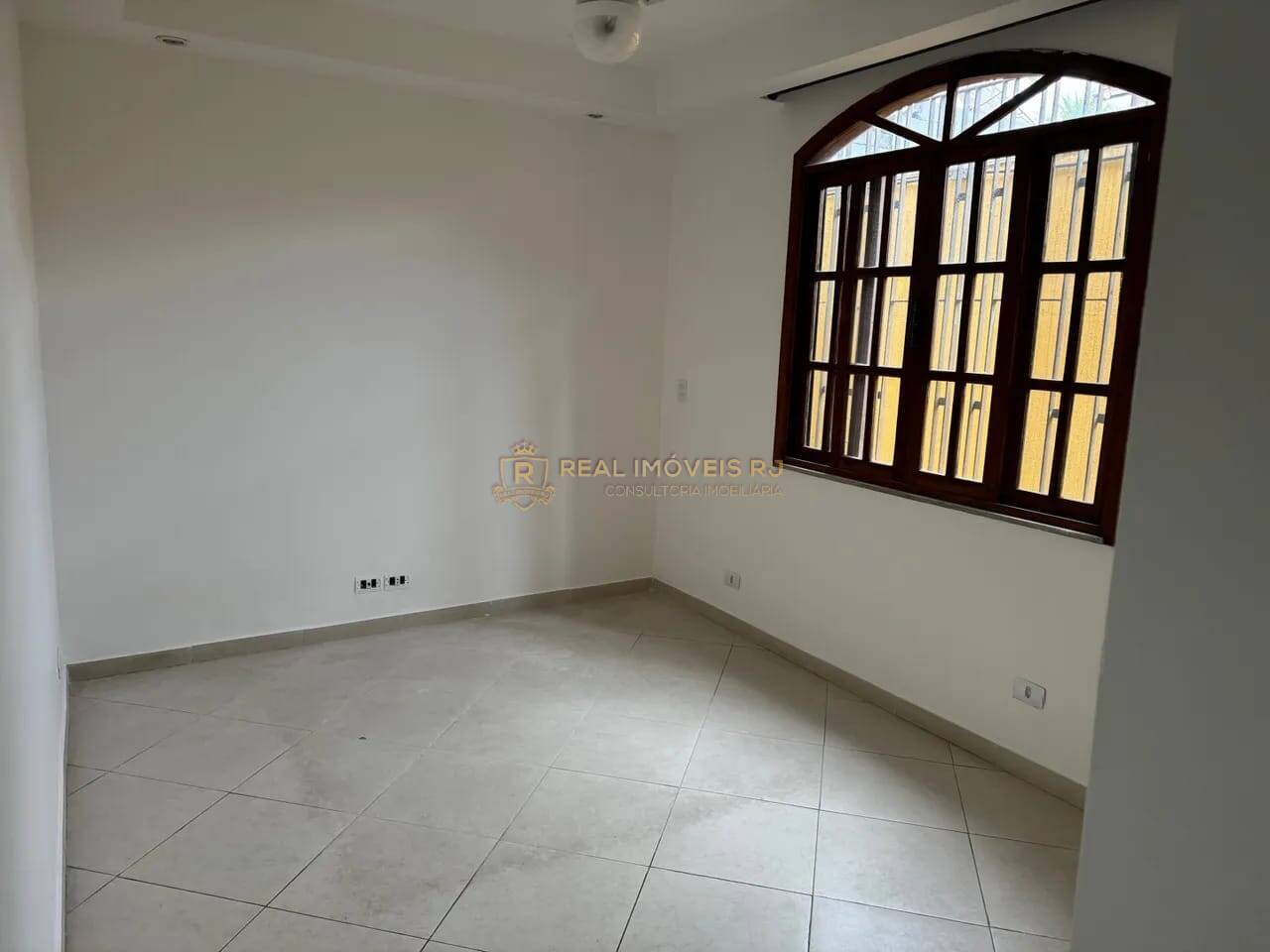 Casa para alugar com 3 quartos, 200m² - Foto 11