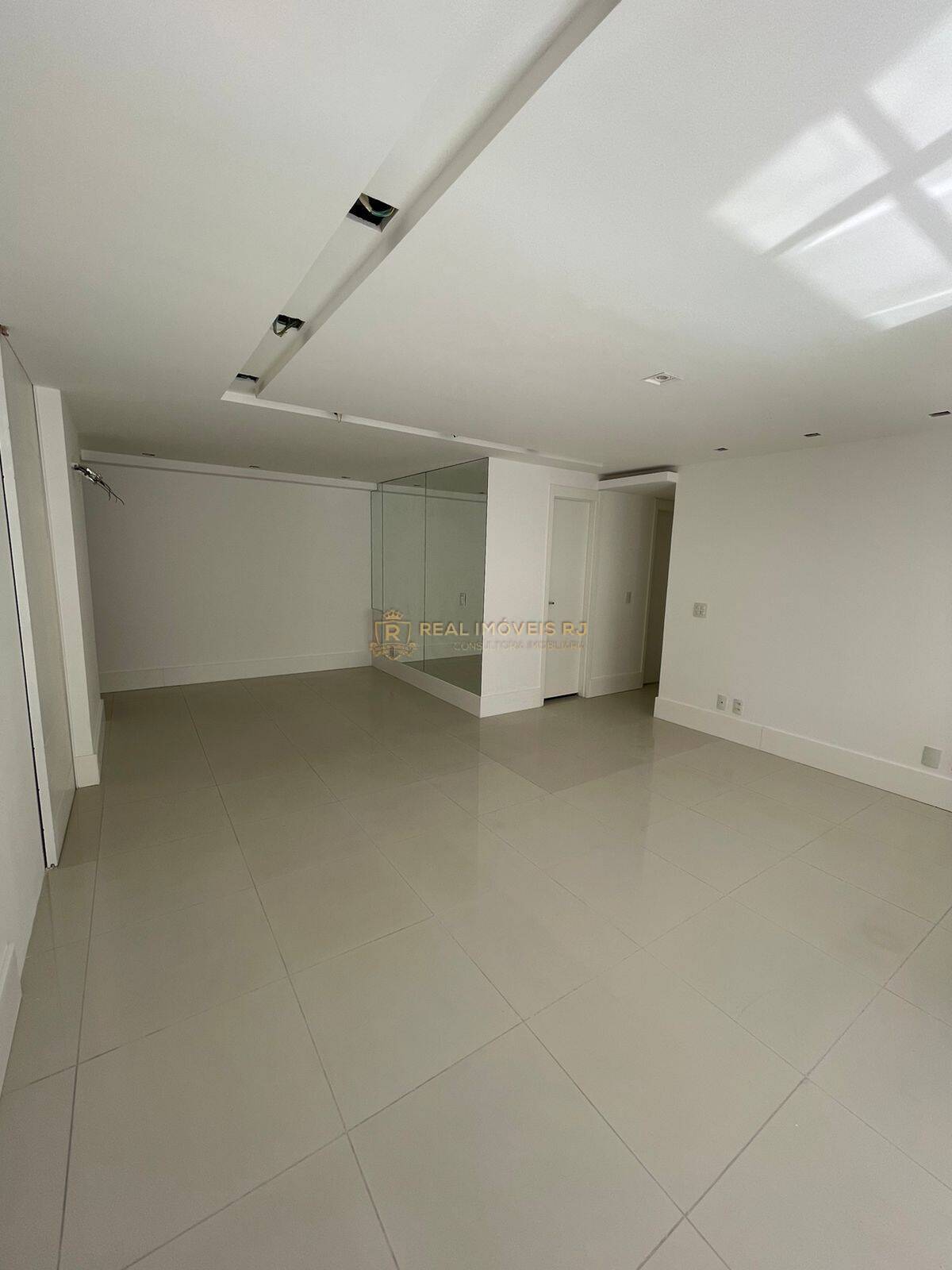 Apartamento à venda com 3 quartos, 94m² - Foto 3