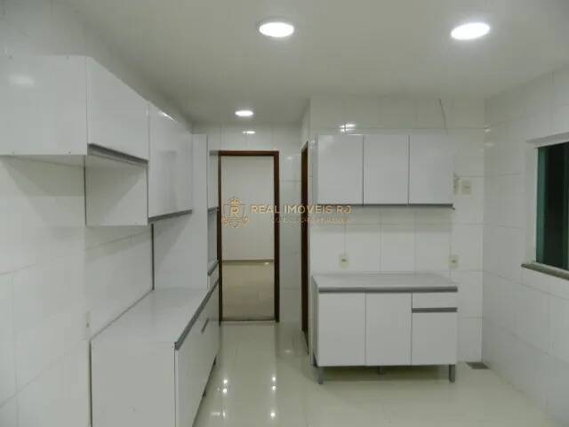 Casa para alugar com 4 quartos, 220m² - Foto 12