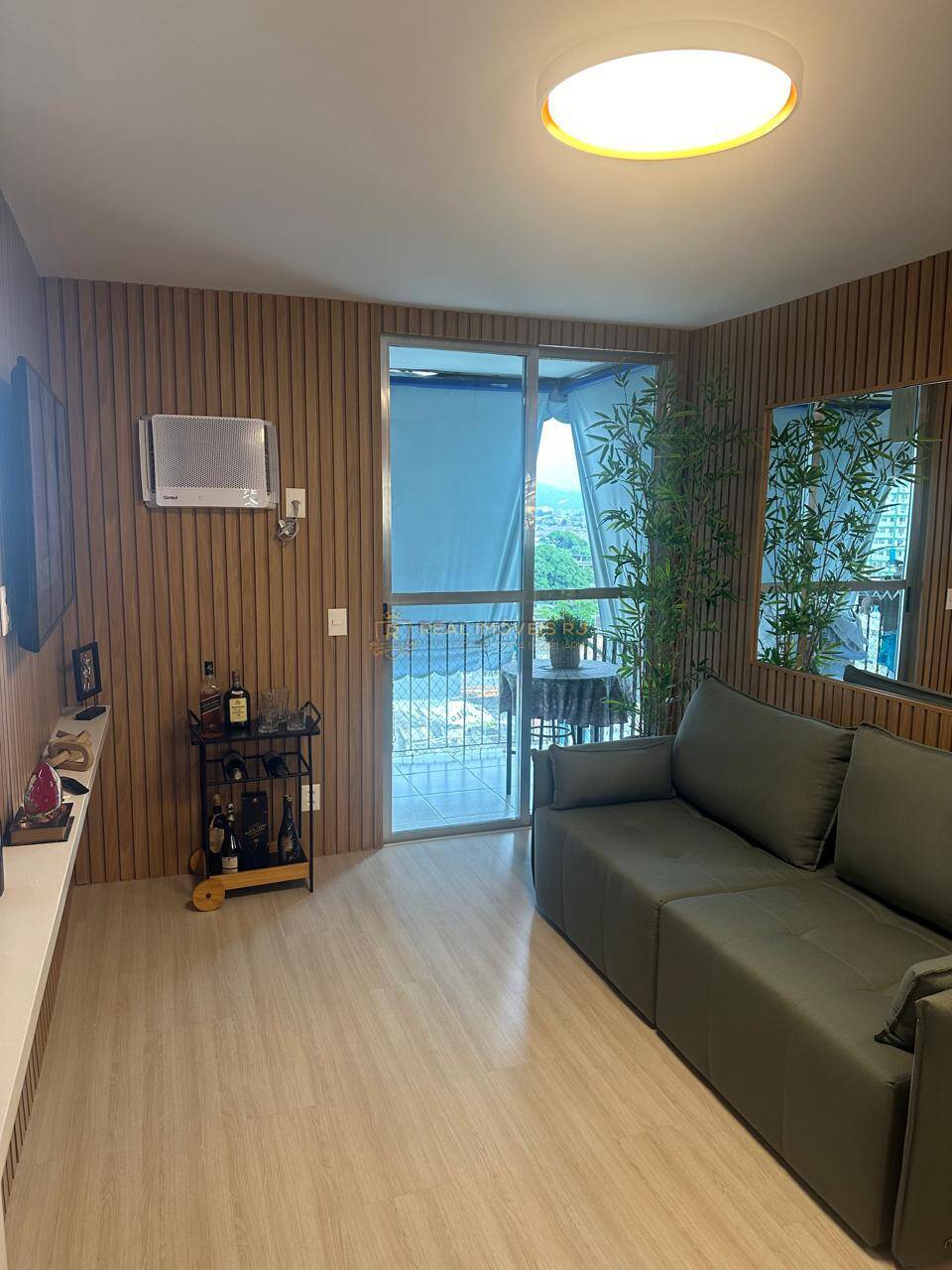 Apartamento à venda com 2 quartos, 70m² - Foto 1