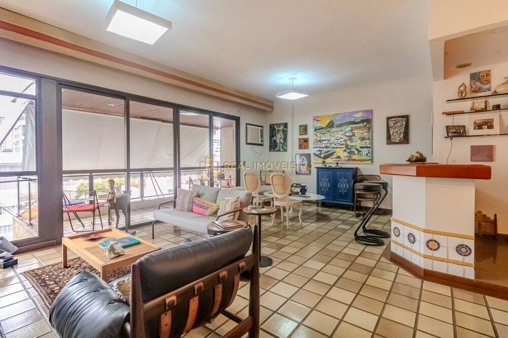 Apartamento à venda com 3 quartos, 137m² - Foto 1