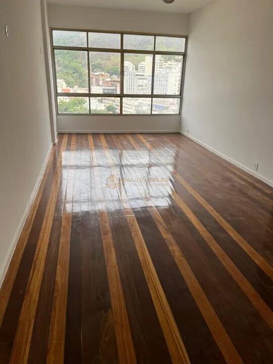 Apartamento à venda com 3 quartos, 130m² - Foto 1