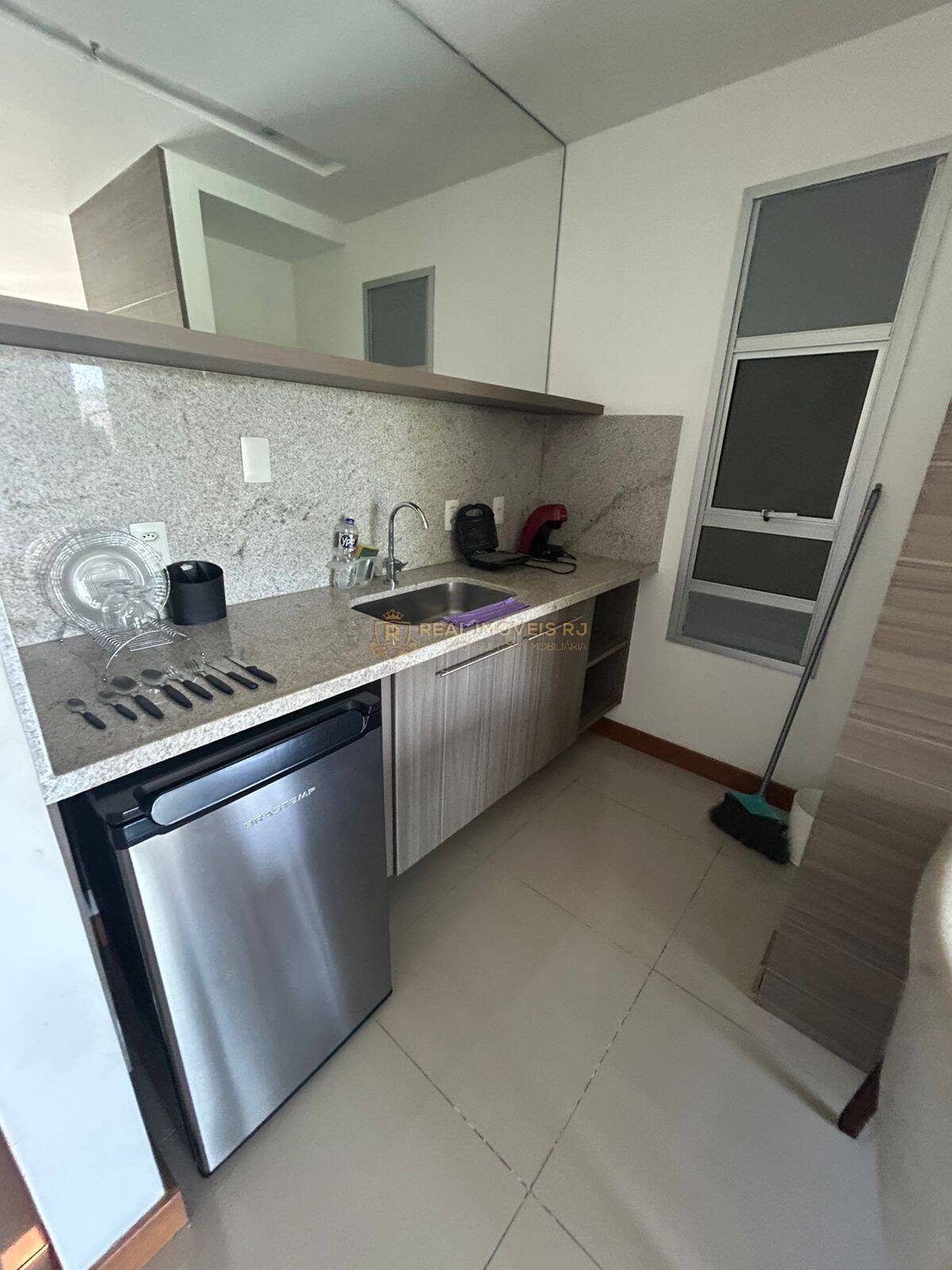 Apartamento à venda com 1 quarto, 38m² - Foto 11