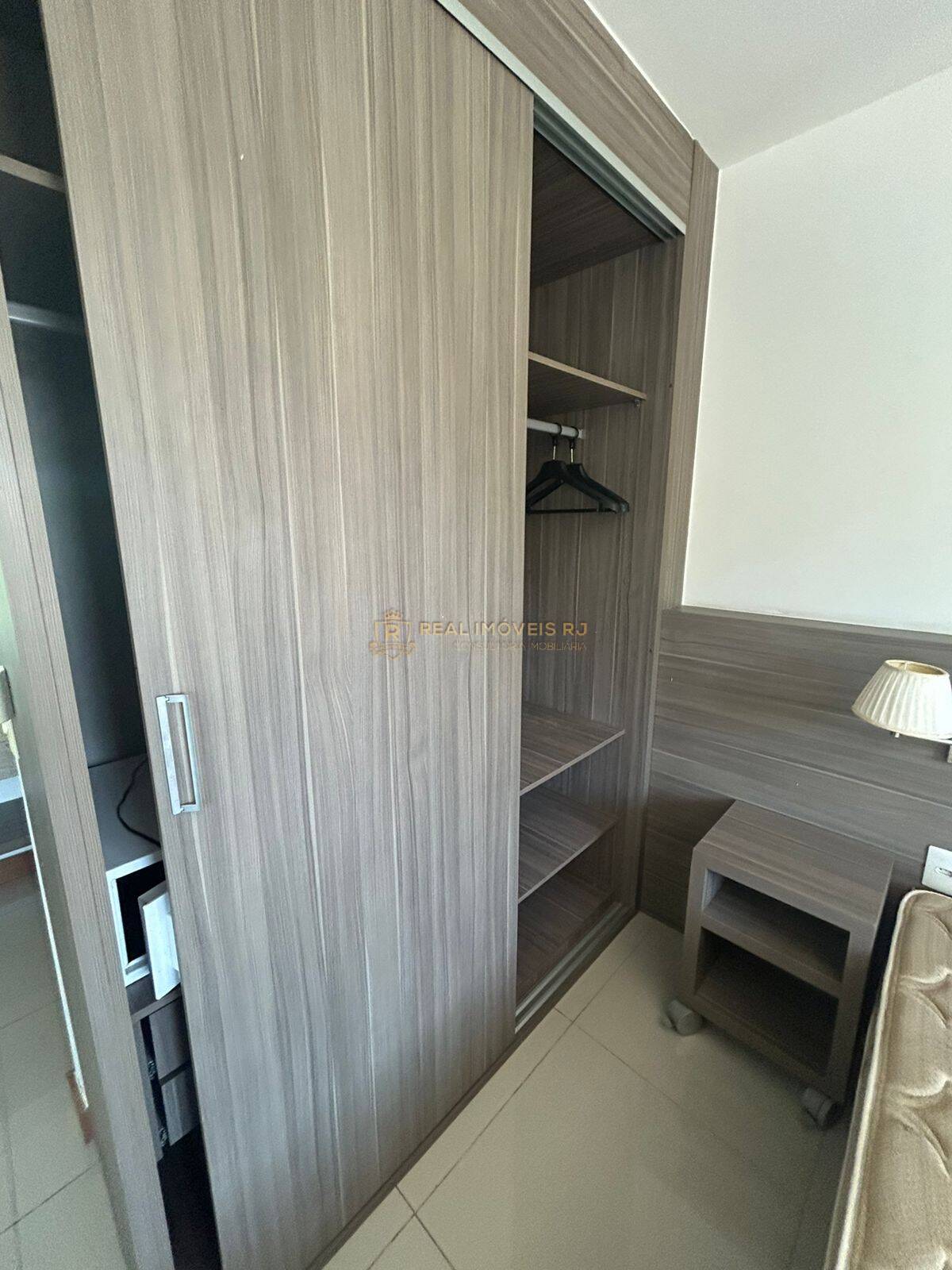 Apartamento à venda com 1 quarto, 38m² - Foto 17